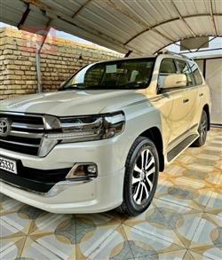 تۆیۆتا لاند کروزەر